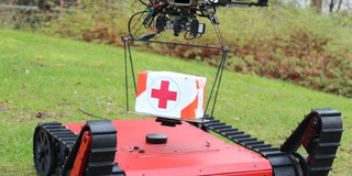 Ground roboter with a UAV flying over it