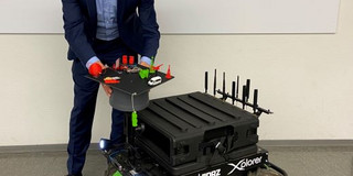 Image of Johannes Güldenring with a robot