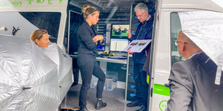 NRW-Minister Mona Neubaur visits research project 5hine to discuss 5G networks for CSP plants.