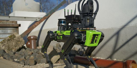 Multifunctional 6GEM walking robot connected via reliable mobile radio systems in DRZ outdoor environment Multifunctional 6GEM walking robot connected via reliable mobile radio systems in DRZ outdoor environment