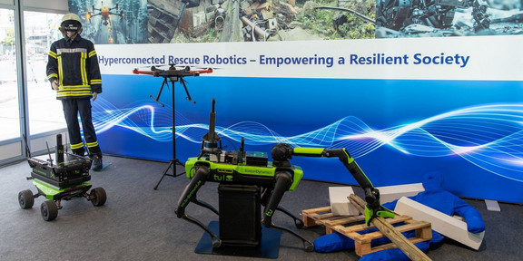 Rescue Robotics demonstration of CNI underlining the value of 6G for the society at 6G Platform event 2024 in Berlin.