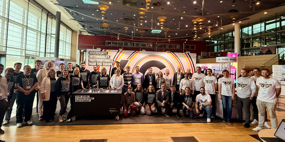 Researchers of the 6G Transfer Hubs at the German 6G Platform Booth.